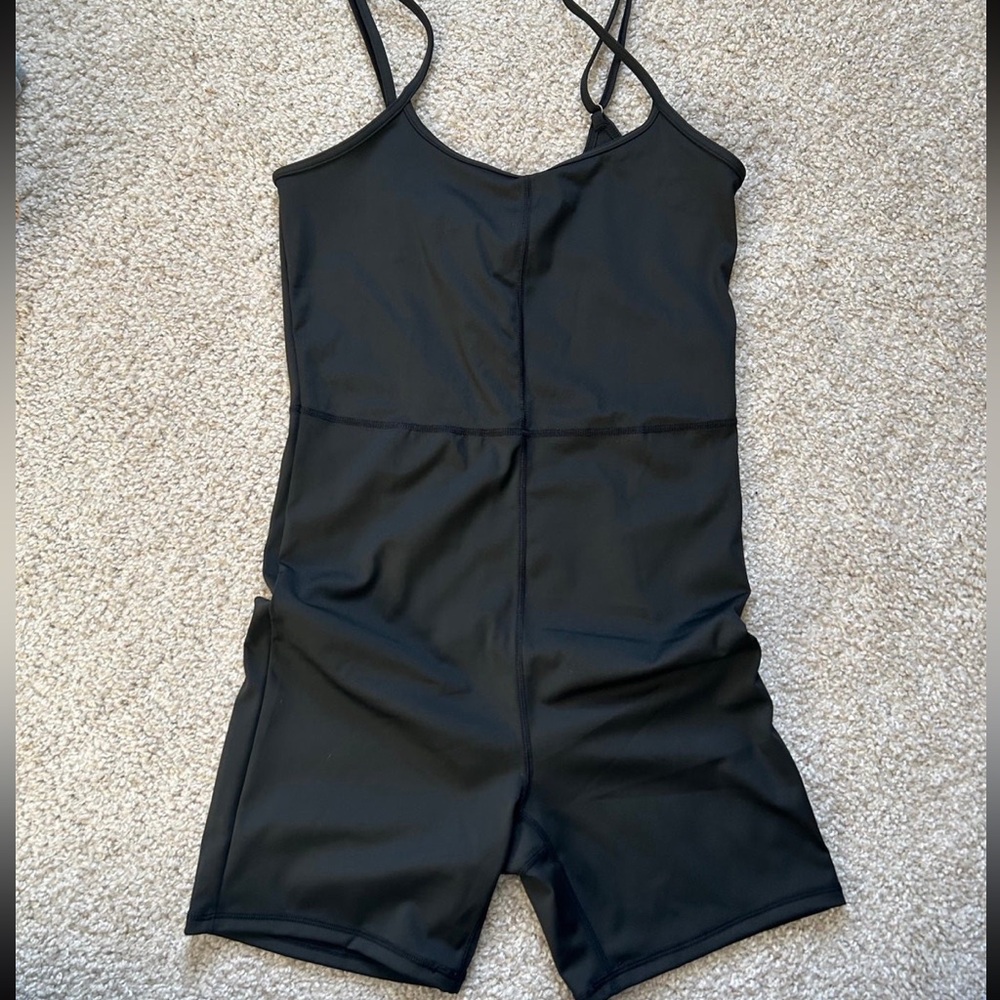 Amazon athletic romper - Picture 3 of 5